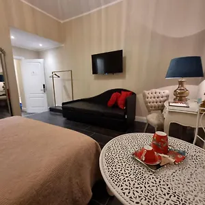 https://domus-aurea-luxury.hotels-amalfi.com